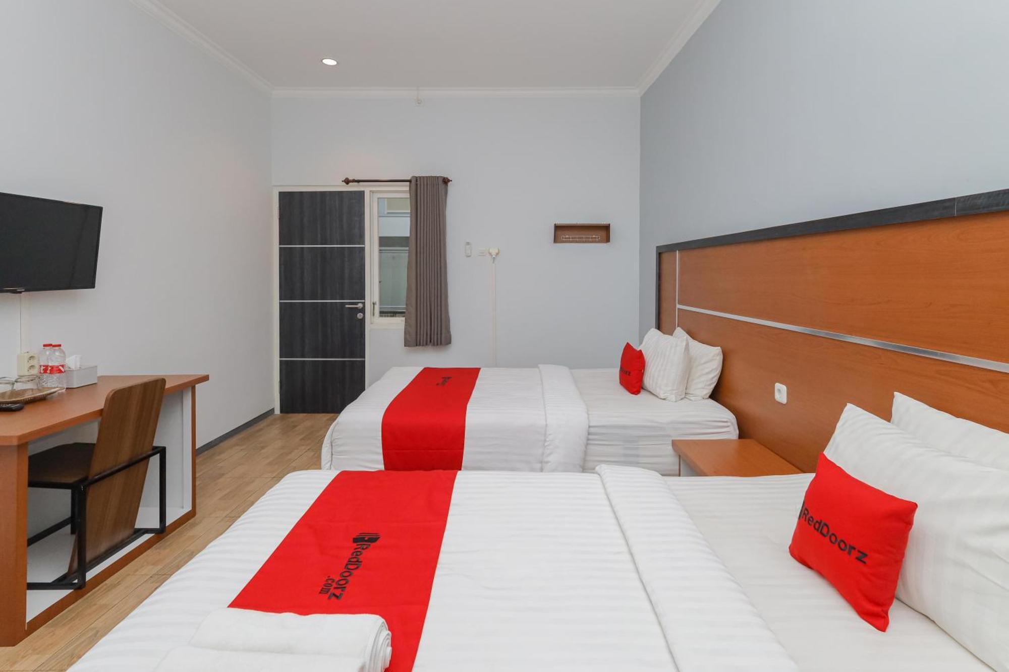 Reddoorz Plus At Swun Stay Raya Langsep Malang Exterior photo